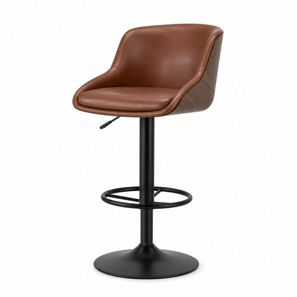 Sgabello da bar regolabile in PU marrone cognac e acciaio nero con seduta avvolgente base rotonda e poggiapiedi 50 cm x 50 cm x 88-108 cm